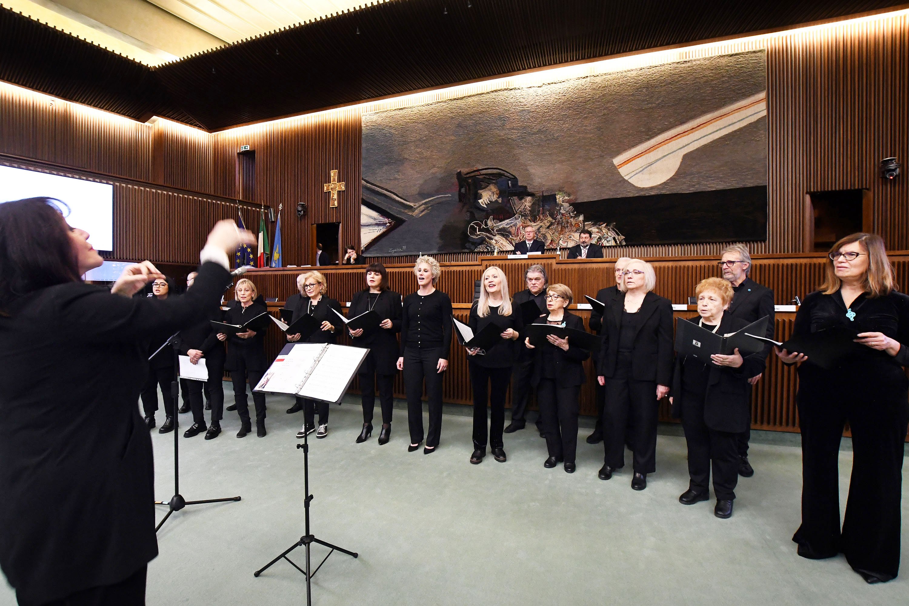 NATALE. CORO CORDENONS IN AULA. BORDIN: PROMUOVIAMO CULTURA MUSICALE